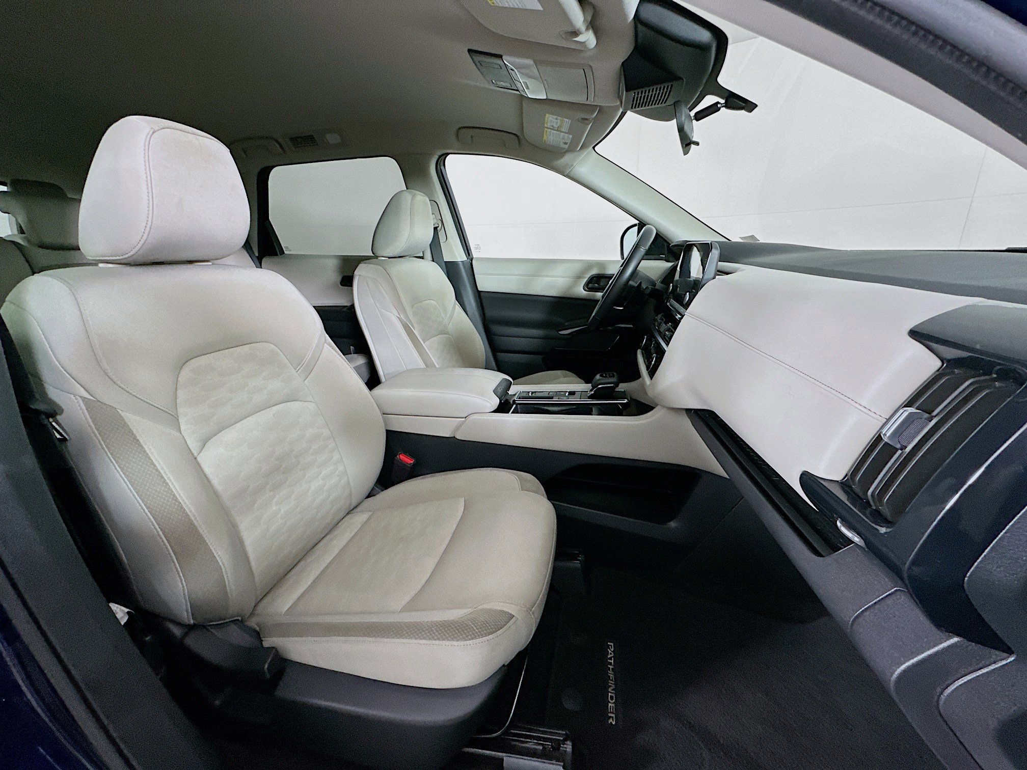 Used 2024 Nissan Pathfinder SV image 31
