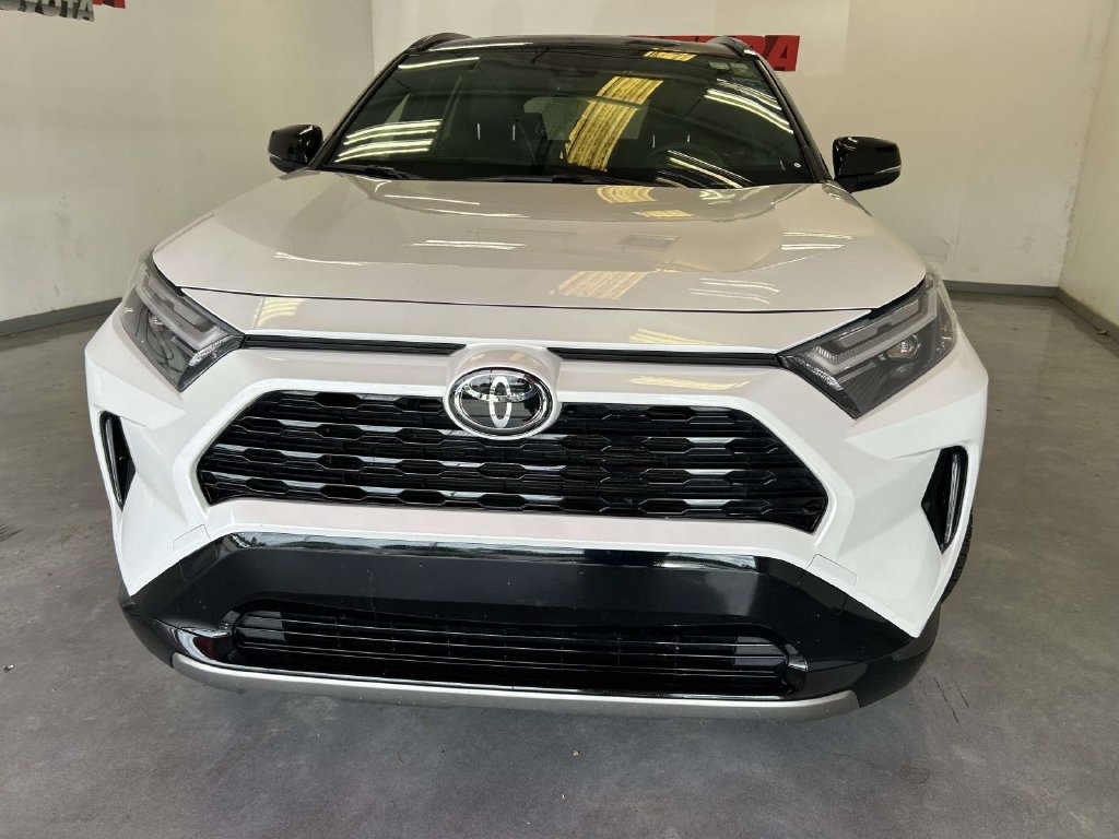 Used 2025 Toyota RAV4 XSE AWD/4WD image 8