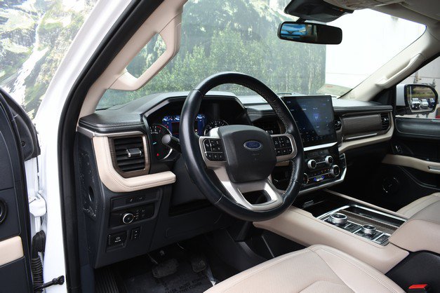Used 2022 Ford Expedition Limited AWD/4WD image 14
