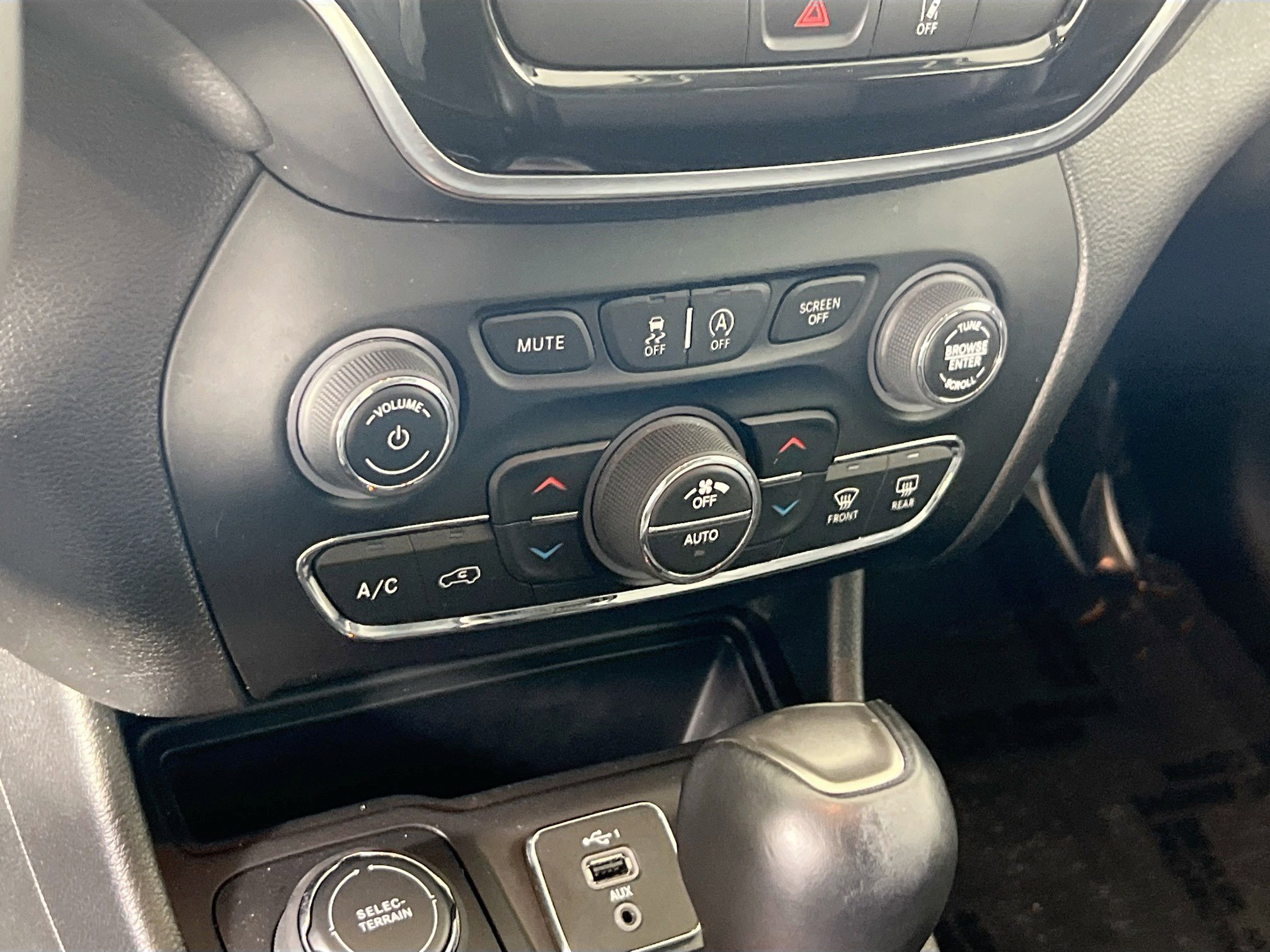 Used 2022 Jeep Cherokee Limited image 15