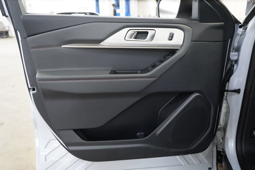 New 2026 Ford Explorer Active RWD image 16