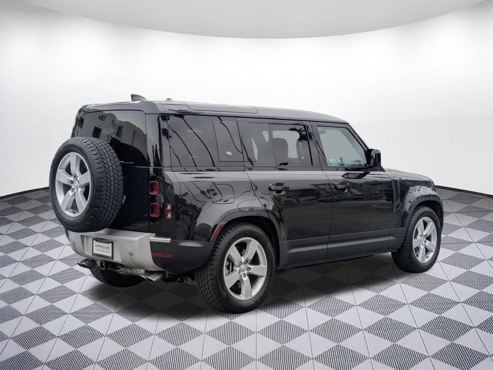 Used 2024 Land Rover Defender 110 SE AWD/4WD image 5