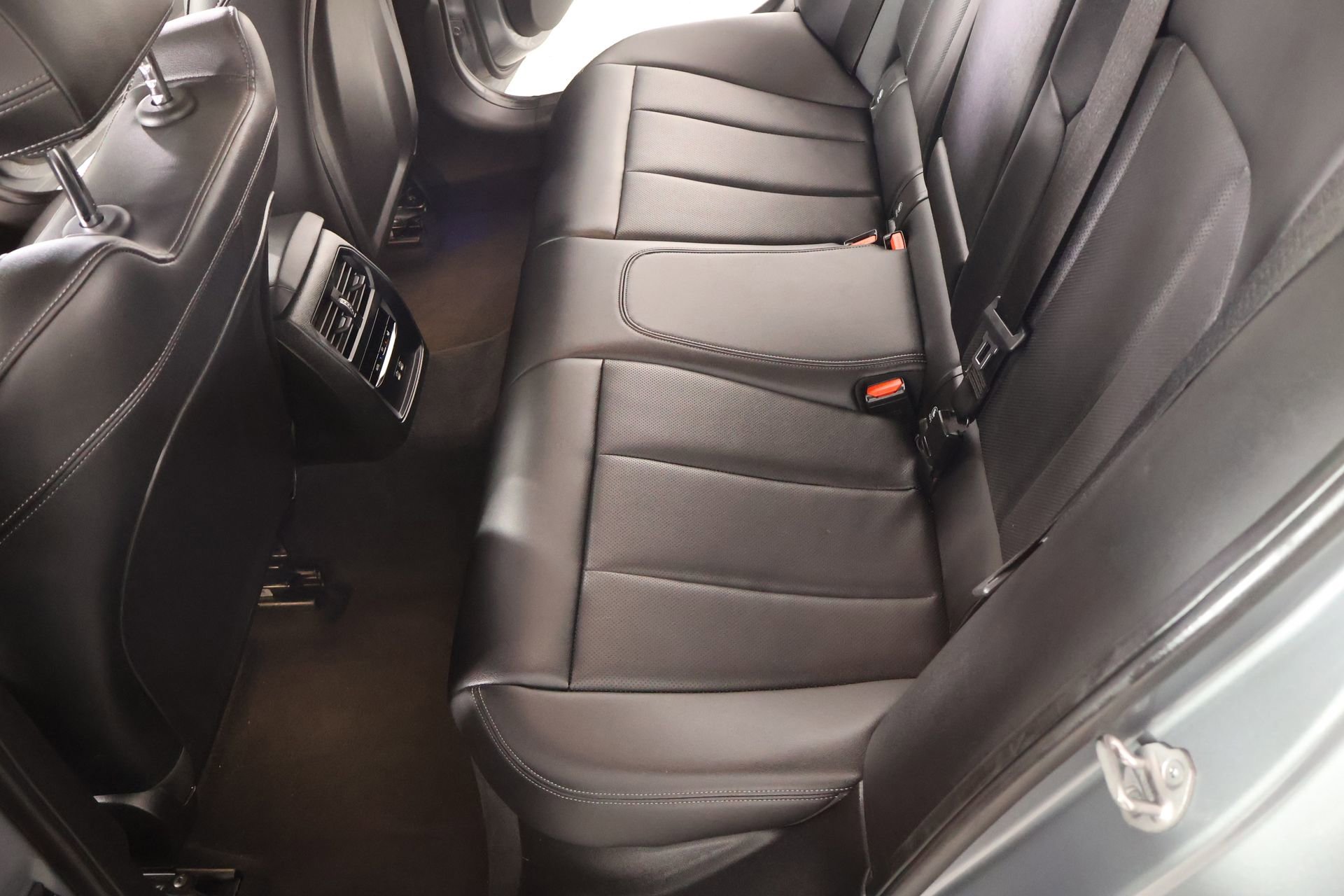 Used 2024 BMW 330i Sedan image 12