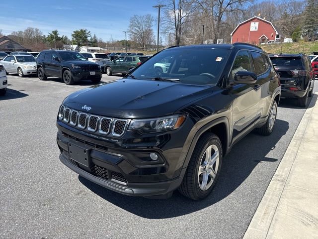 Used 2023 Jeep Compass Latitude AWD/4WD image 3