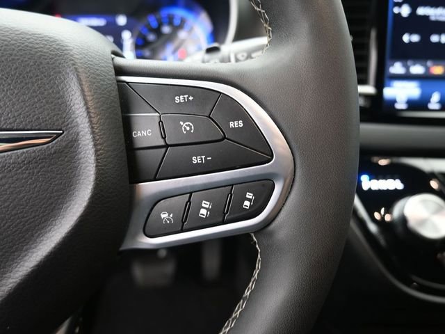 Used 2025 Chrysler Pacifica Select FWD image 23