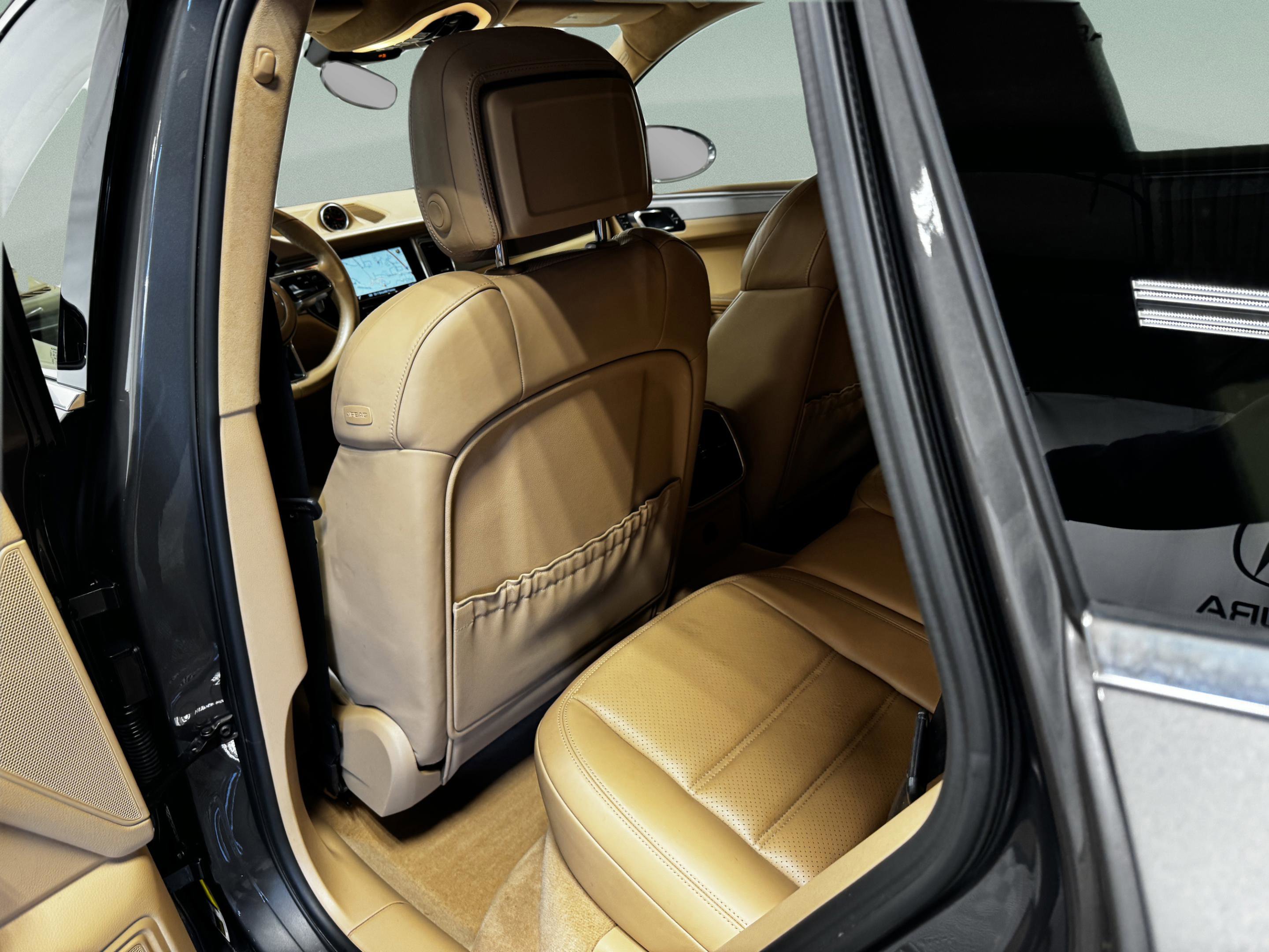 Used 2016 Porsche Macan Turbo image 19