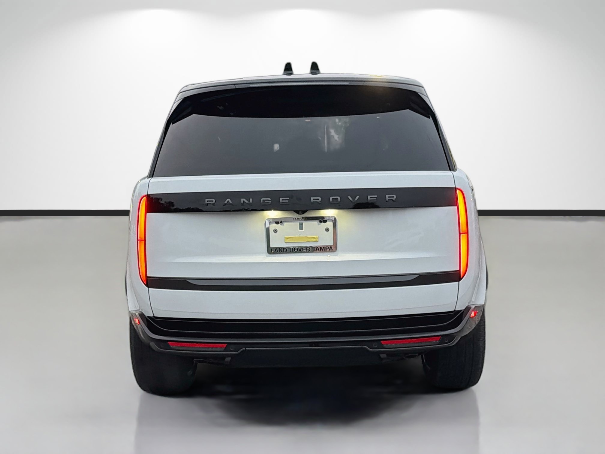 New 2027 Land Rover Range Rover Long Wheelbase SE AWD/4WD image 4