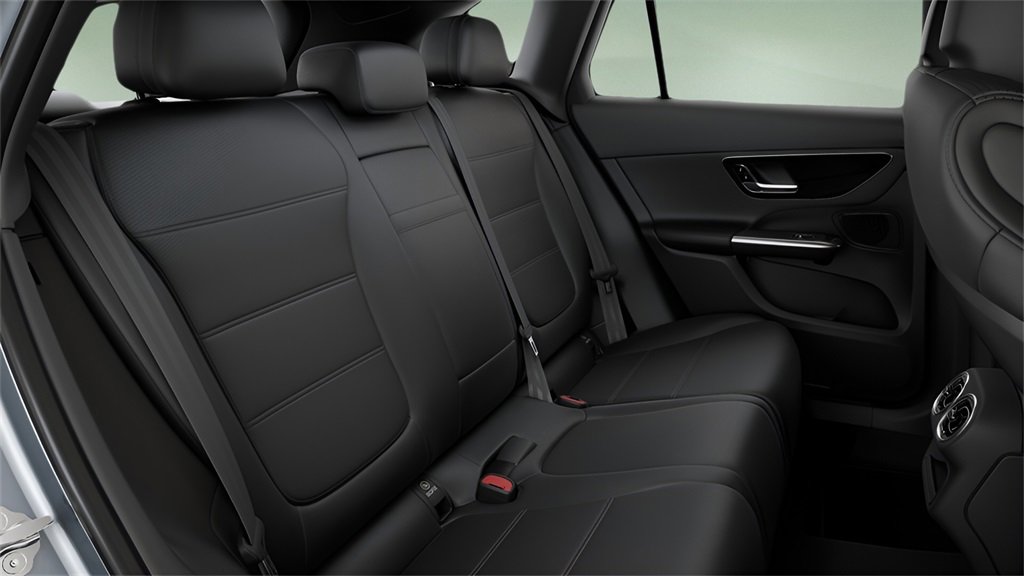 Used 2025 Mercedes-Benz GLC 300 4MATIC image 40