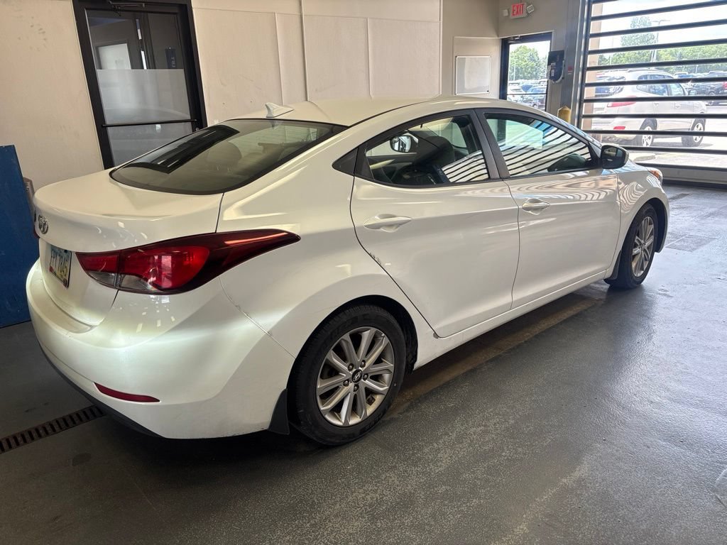 Used 2015 Hyundai Elantra SE w/ Option Group 02 FWD image 8