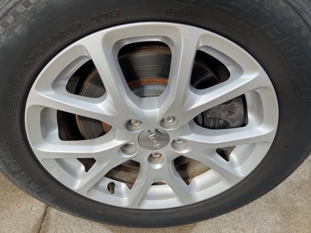 Certified 2016 Jeep Cherokee Sport image 8