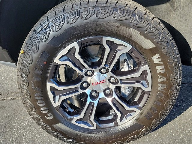 Used 2024 GMC Canyon AT4 image 24
