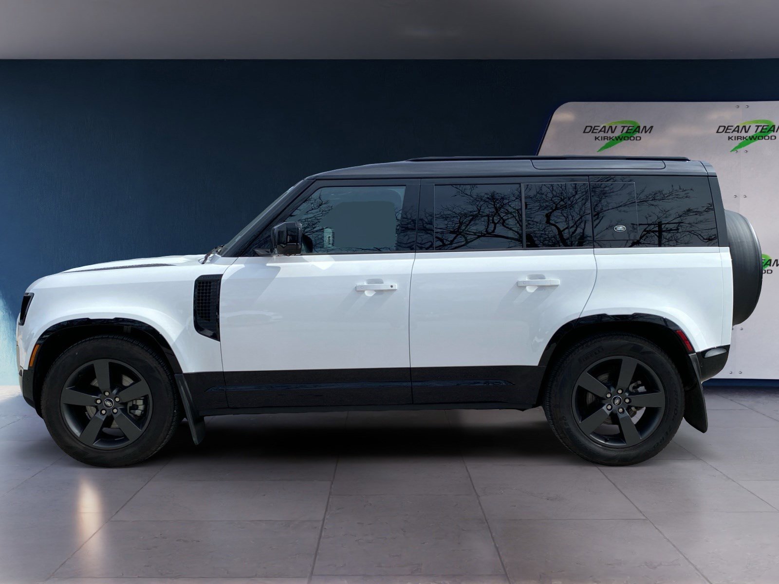 Used 2023 Land Rover Defender 110 S image 4