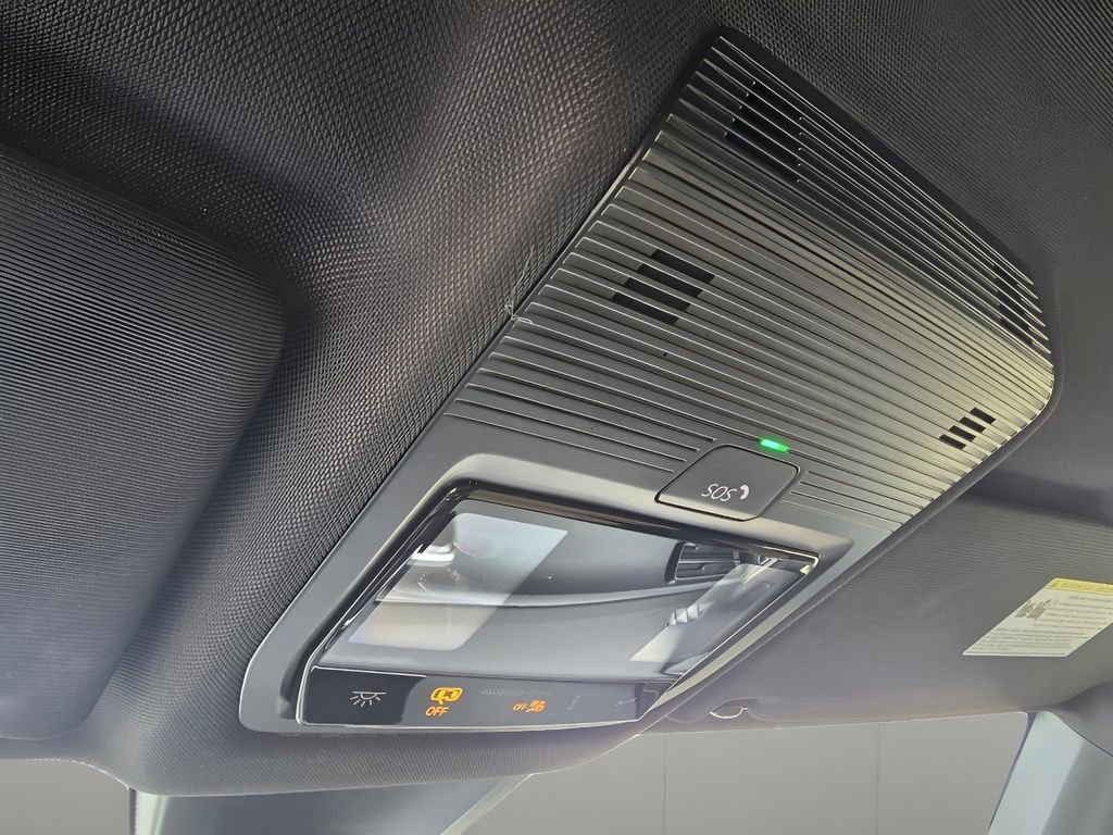 Used 2024 Volkswagen Atlas Cross Sport SE image 18