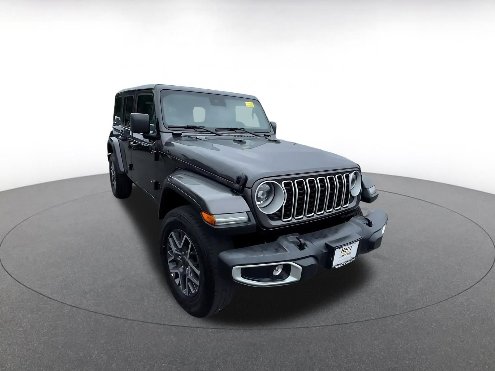 Used 2025 Jeep Wrangler Sahara image 3
