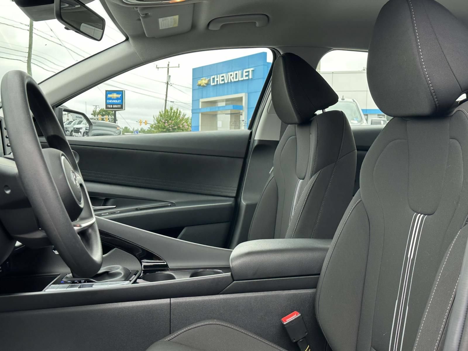 Used 2026 Hyundai Elantra Hybrid FWD image 23