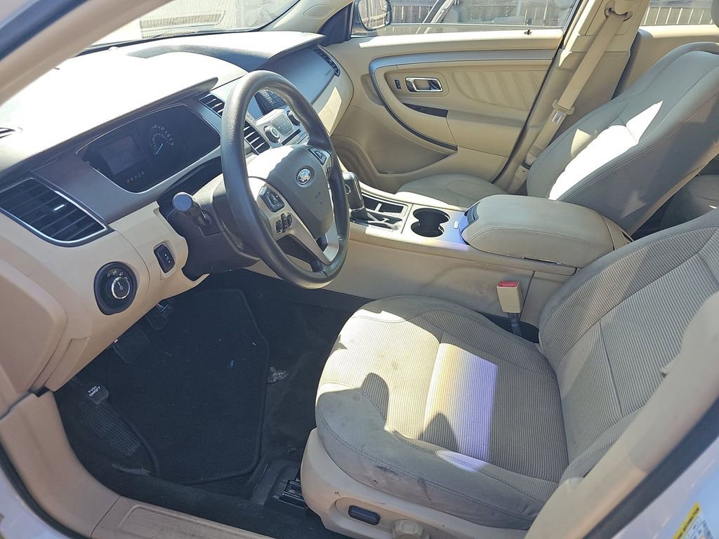 Used 2016 Ford Taurus SE FWD image 8