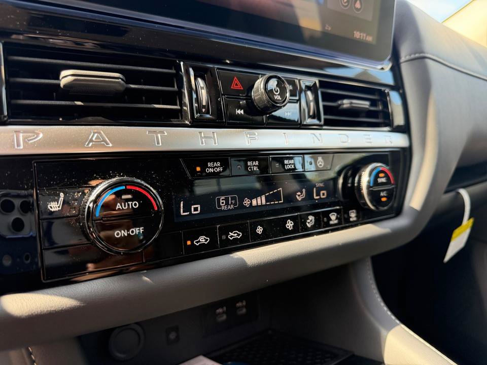 New 2026 Nissan Pathfinder SL FWD image 18