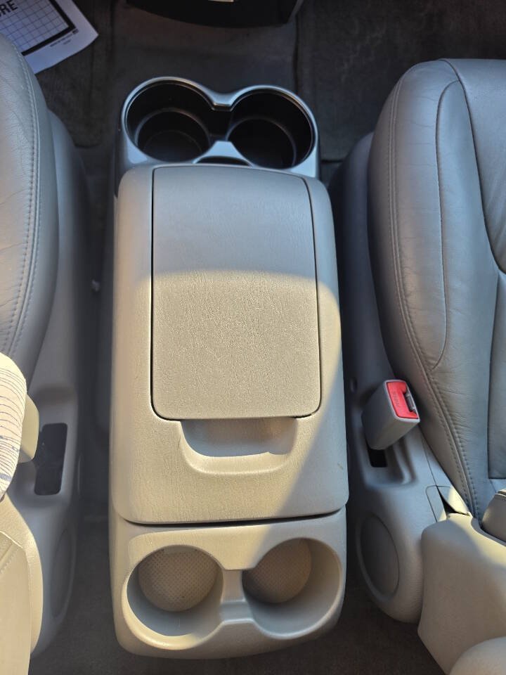 Used 2004 Toyota Sienna XLE w/ XLE Pkg 12 FWD image 19