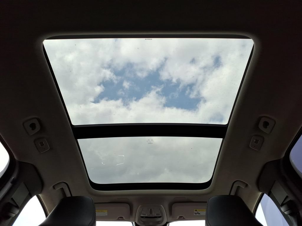 Certified 2023 Volvo XC40 B5 Ultimate w/ Protection Package Premier AWD/4WD image 23