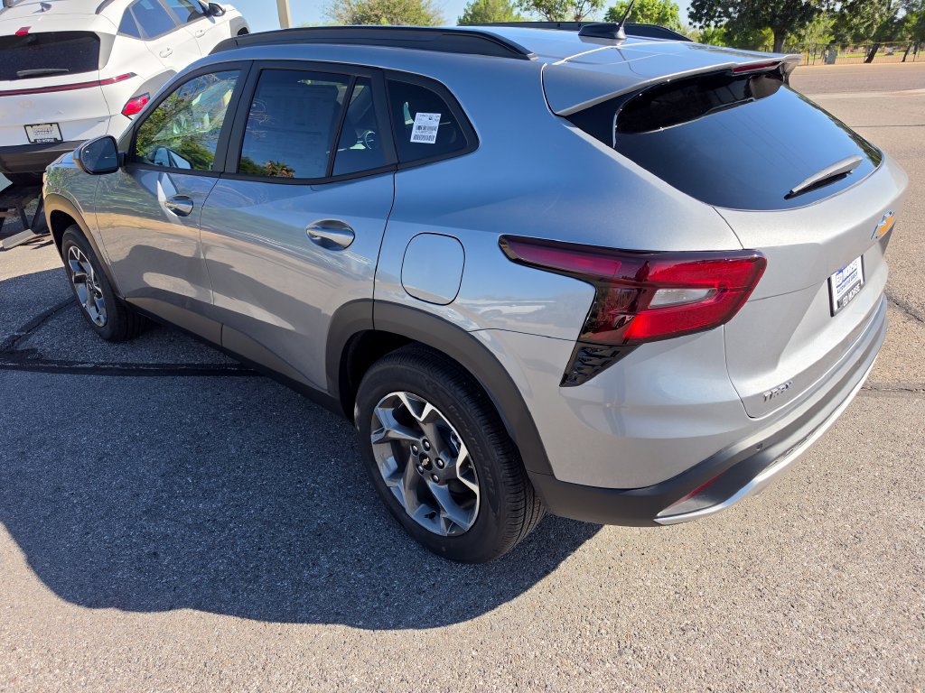 New 2026 Chevrolet Trax LT w/ Driver Confidence Package FWD image 3