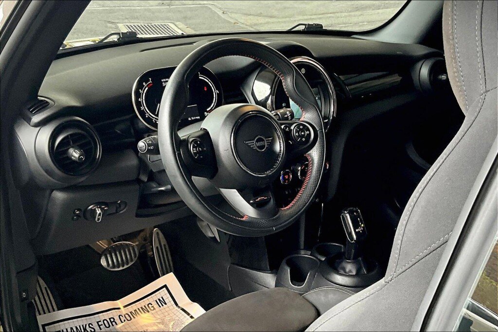 Used 2021 MINI Cooper 2-Door Hardtop image 10