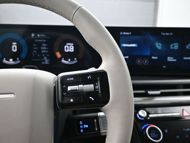 Used 2025 Hyundai Santa Fe SEL FWD image 18