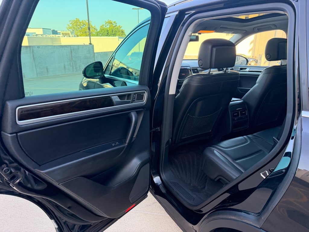 Used 2013 Volkswagen Touareg TDI AWD/4WD image 13