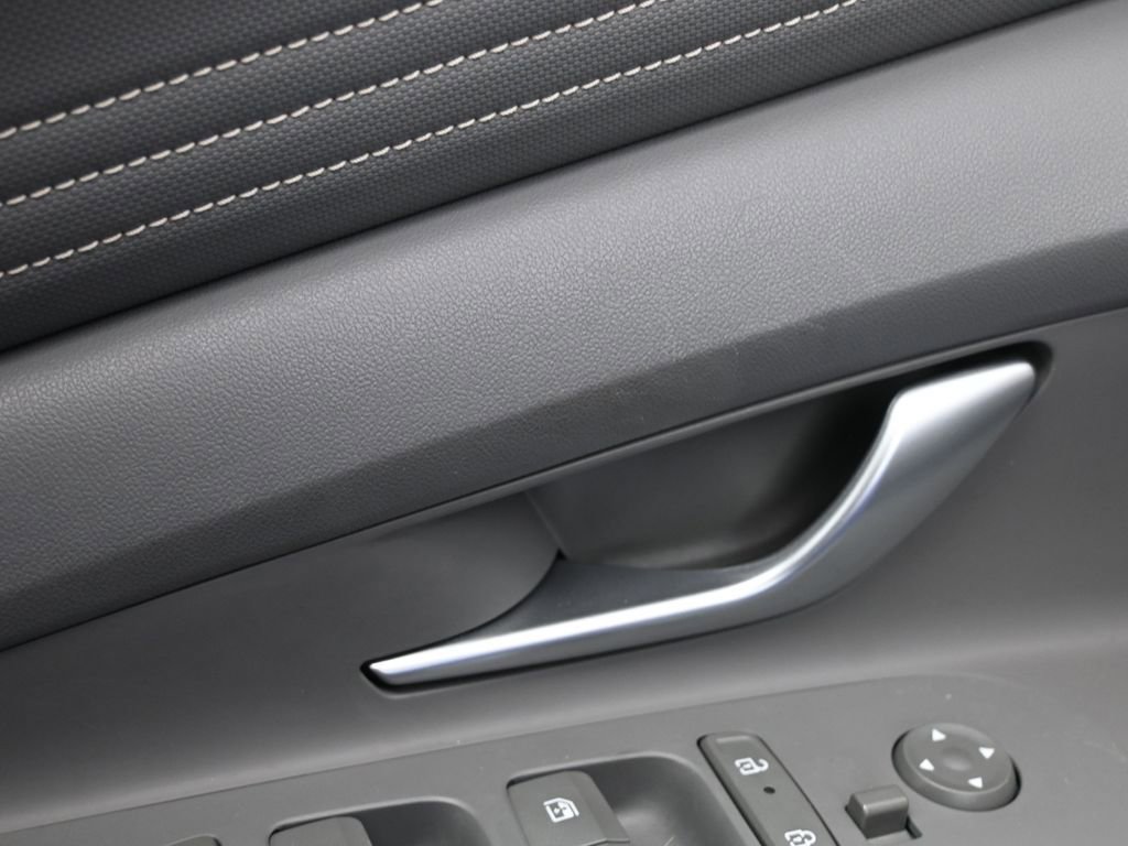 Used 2025 Hyundai Elantra SEL image 22