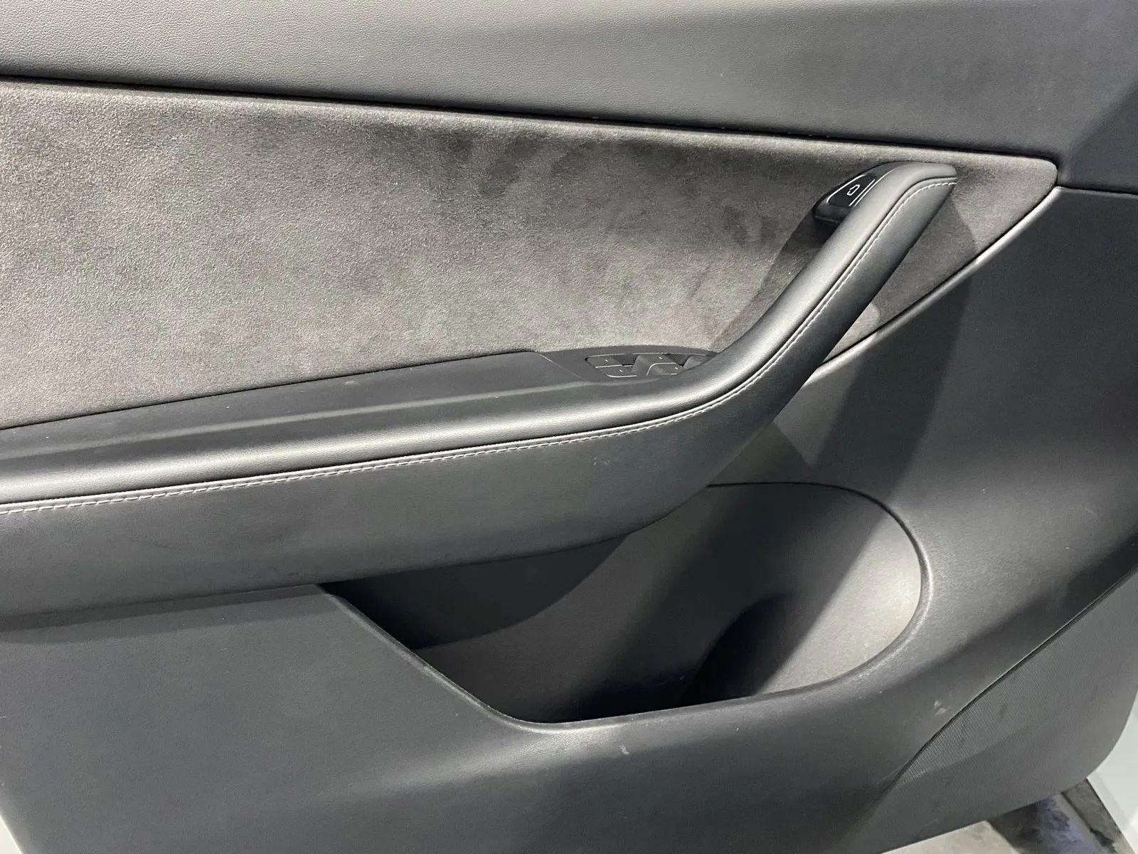 Used 2022 Tesla Model Y Long Range image 11