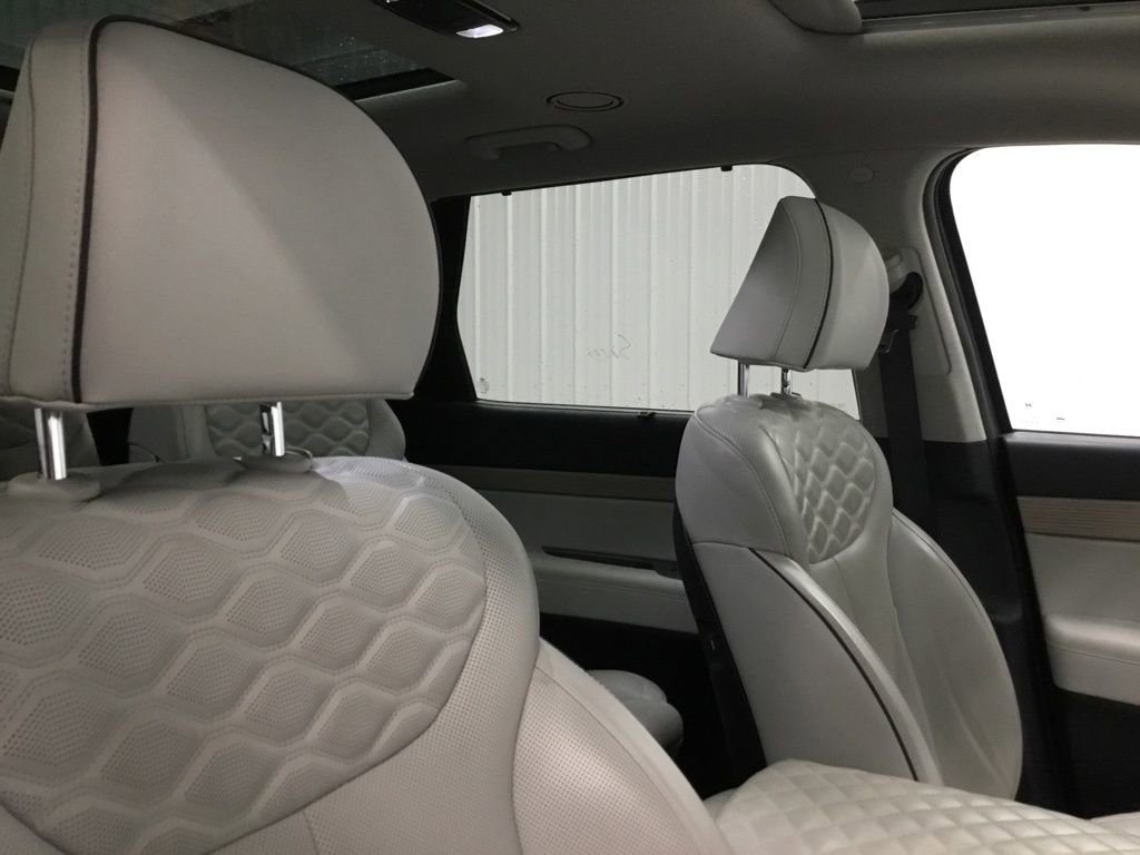 Used 2022 Hyundai Palisade Limited w/ Cargo Package image 25