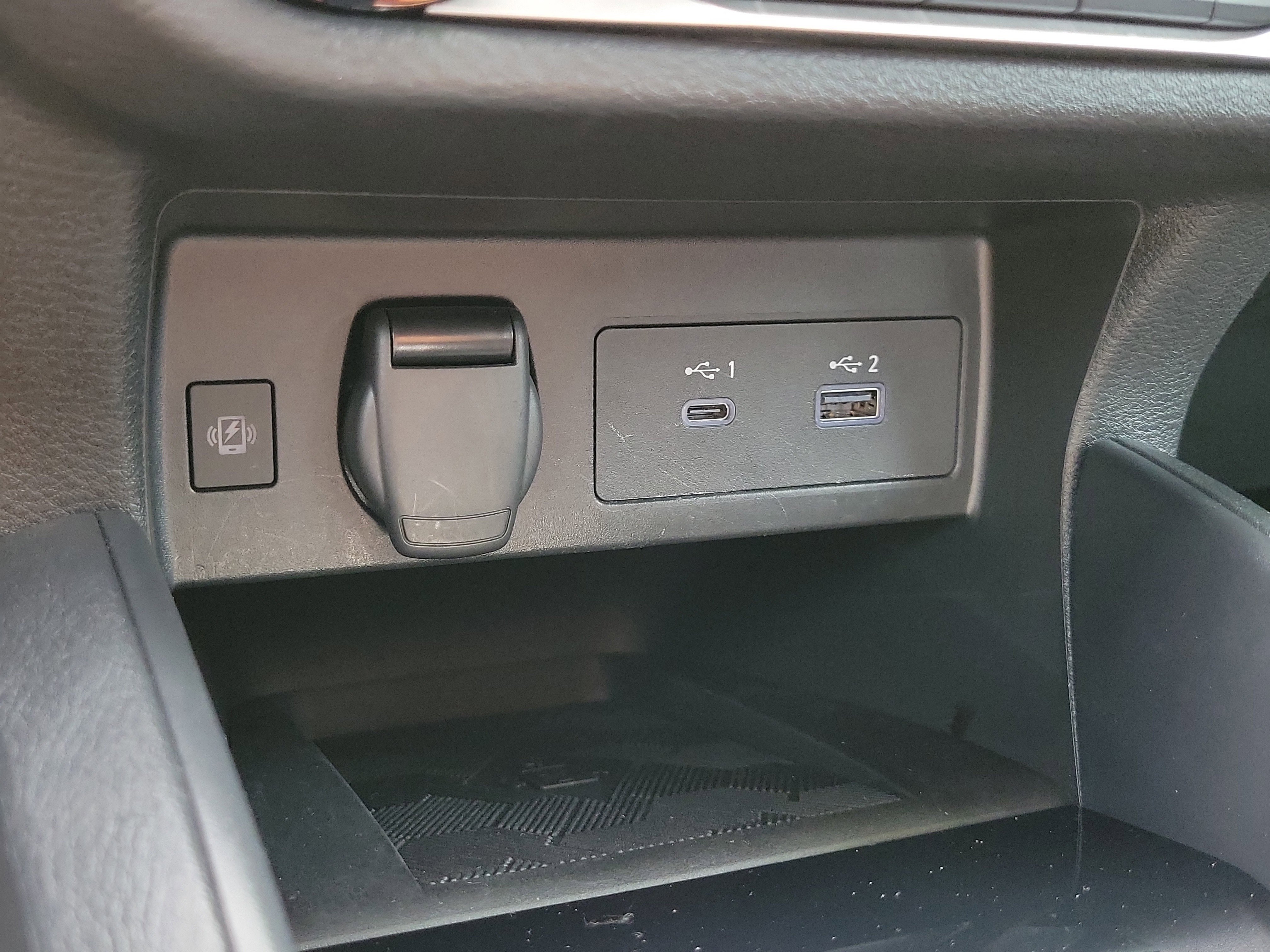 Certified 2025 Nissan Versa SR w/ Trunk Package FWD image 29