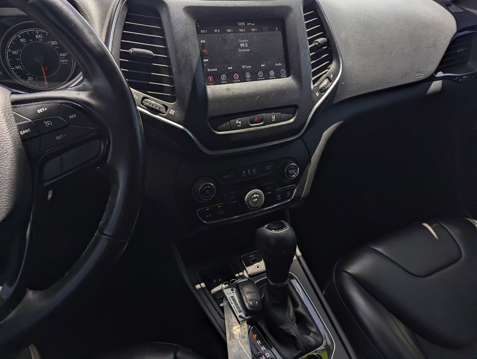 Used 2021 Jeep Cherokee Latitude Plus FWD image 10
