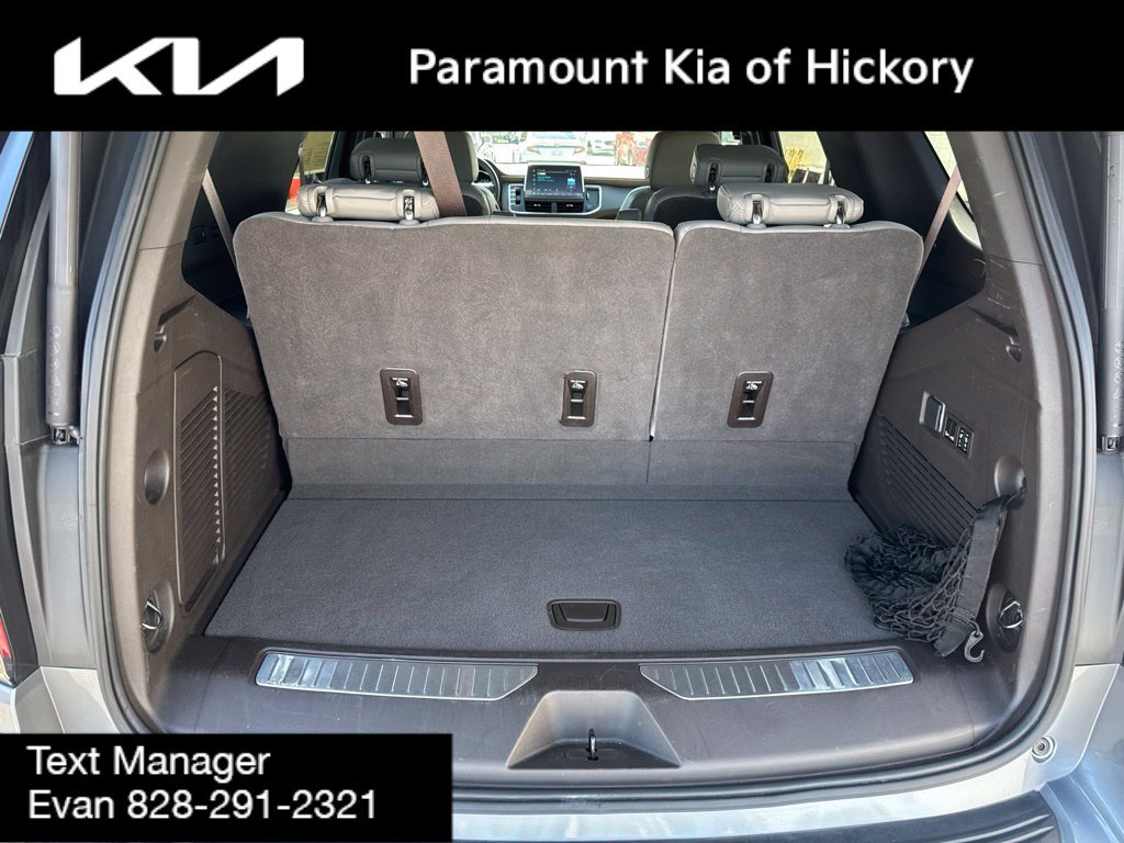 Used 2022 Chevrolet Tahoe Z71 w/ Luxury Package AWD/4WD image 11