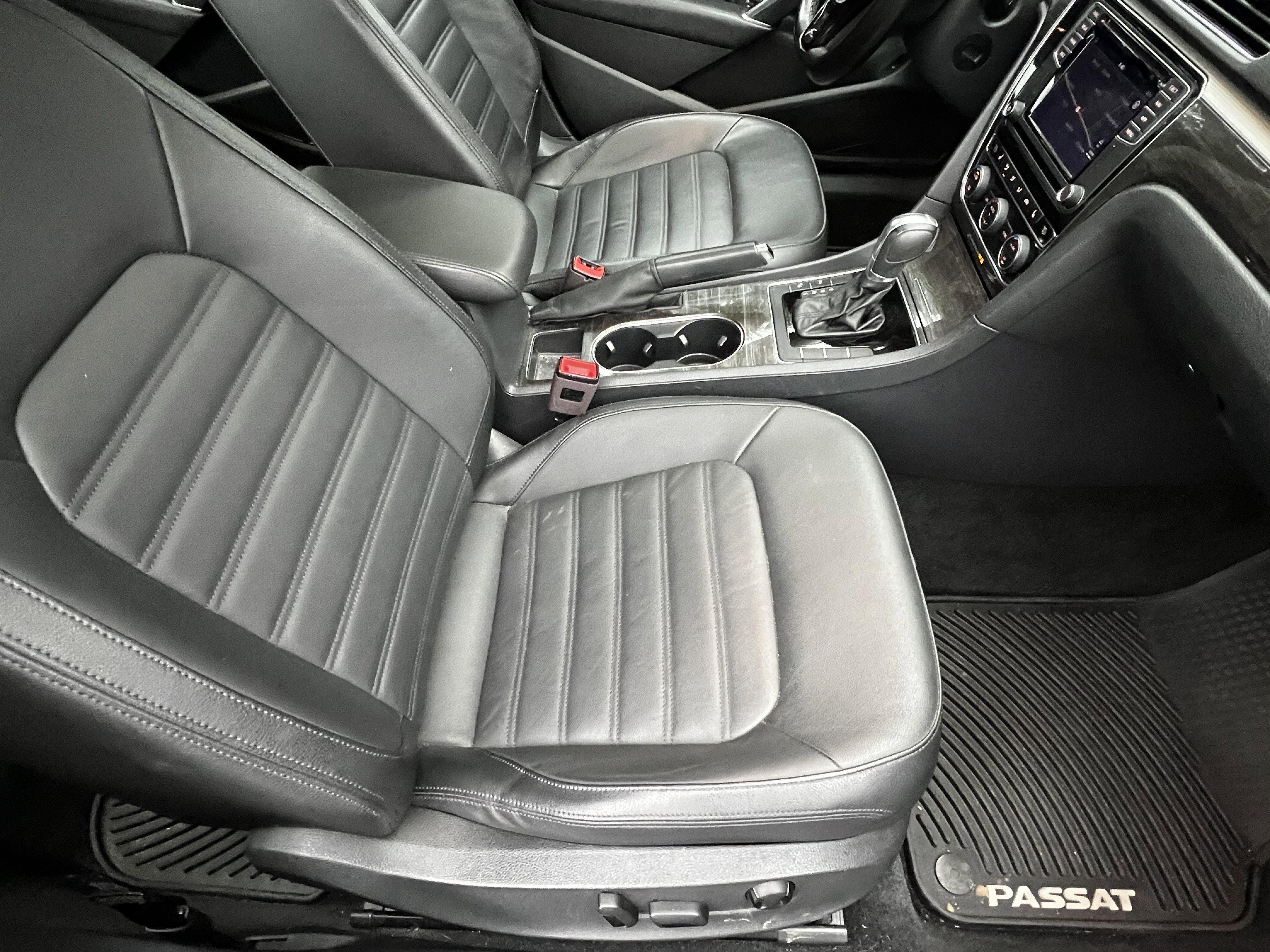 Used 2018 Volkswagen Passat 3.6 SEL Premium image 44