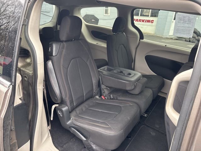 Used 2018 Chrysler Pacifica Touring Plus w/ Tire & Wheel Group image 9