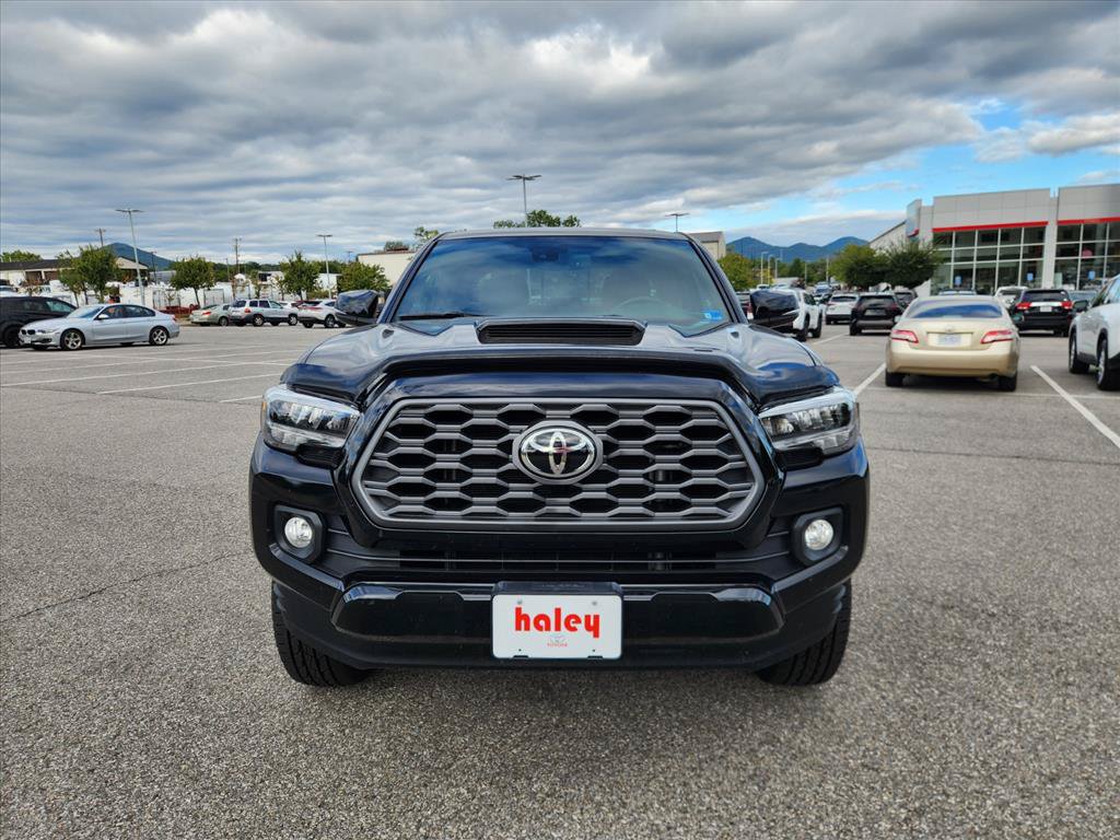 Used 2020 Toyota Tacoma TRD Sport w/ TRD Premium Sport Package AWD/4WD image 10