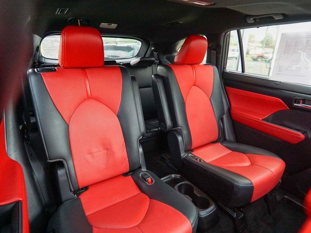 Used 2021 Toyota Highlander XSE FWD image 30
