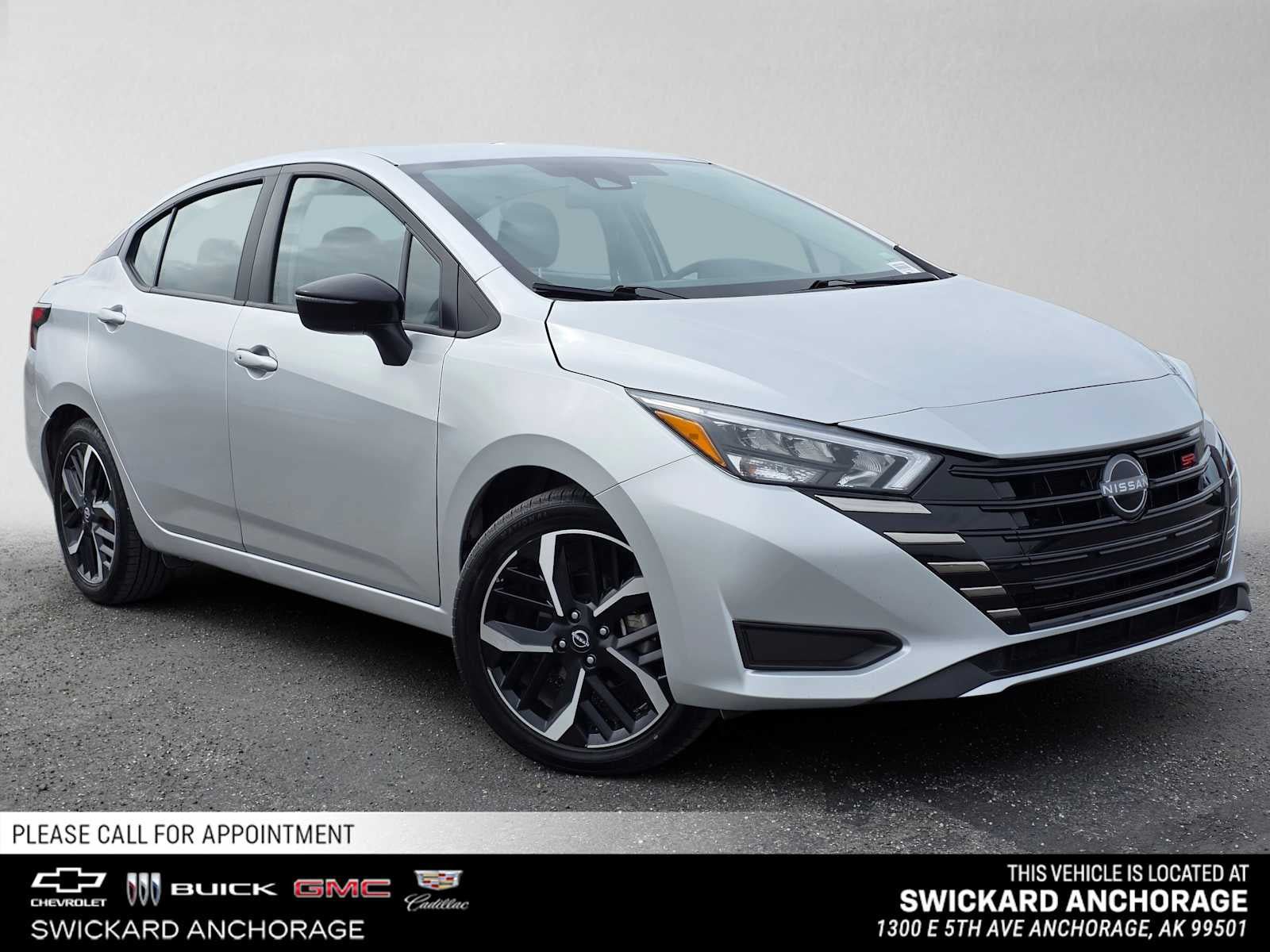Used 2024 Nissan Versa SR FWD image 1