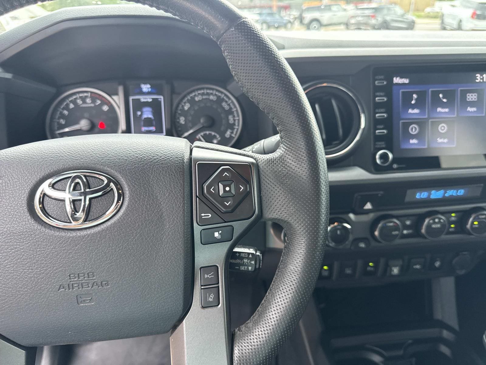 Used 2021 Toyota Tacoma TRD Off-Road w/ Technology Package AWD/4WD image 23