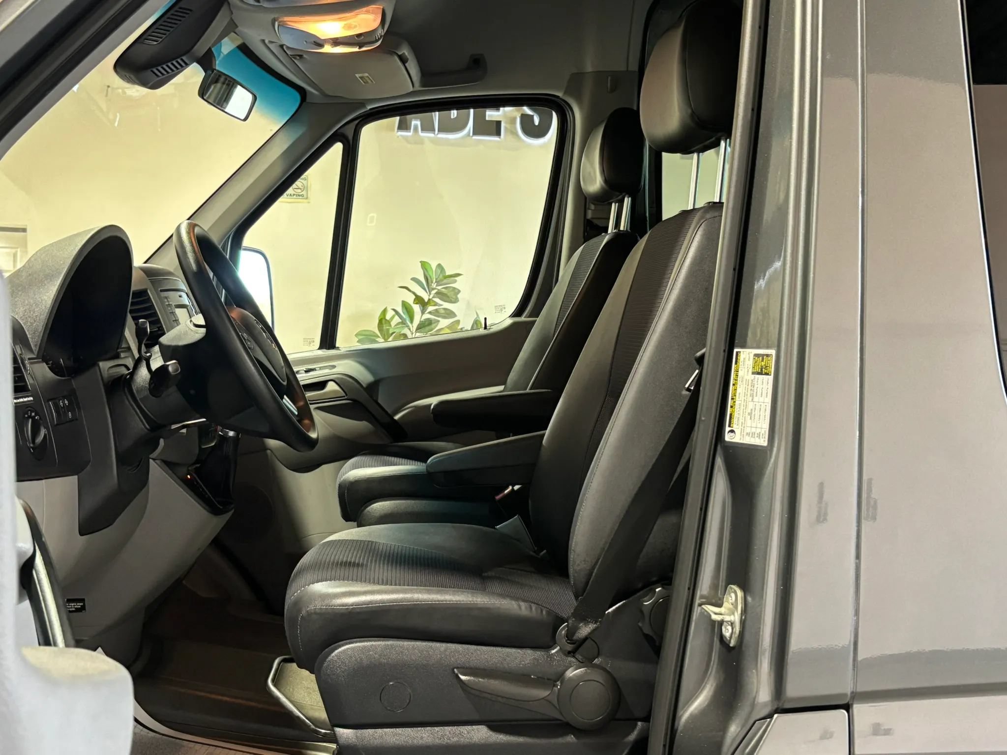 Used 2014 Mercedes-Benz Sprinter 2500 image 19