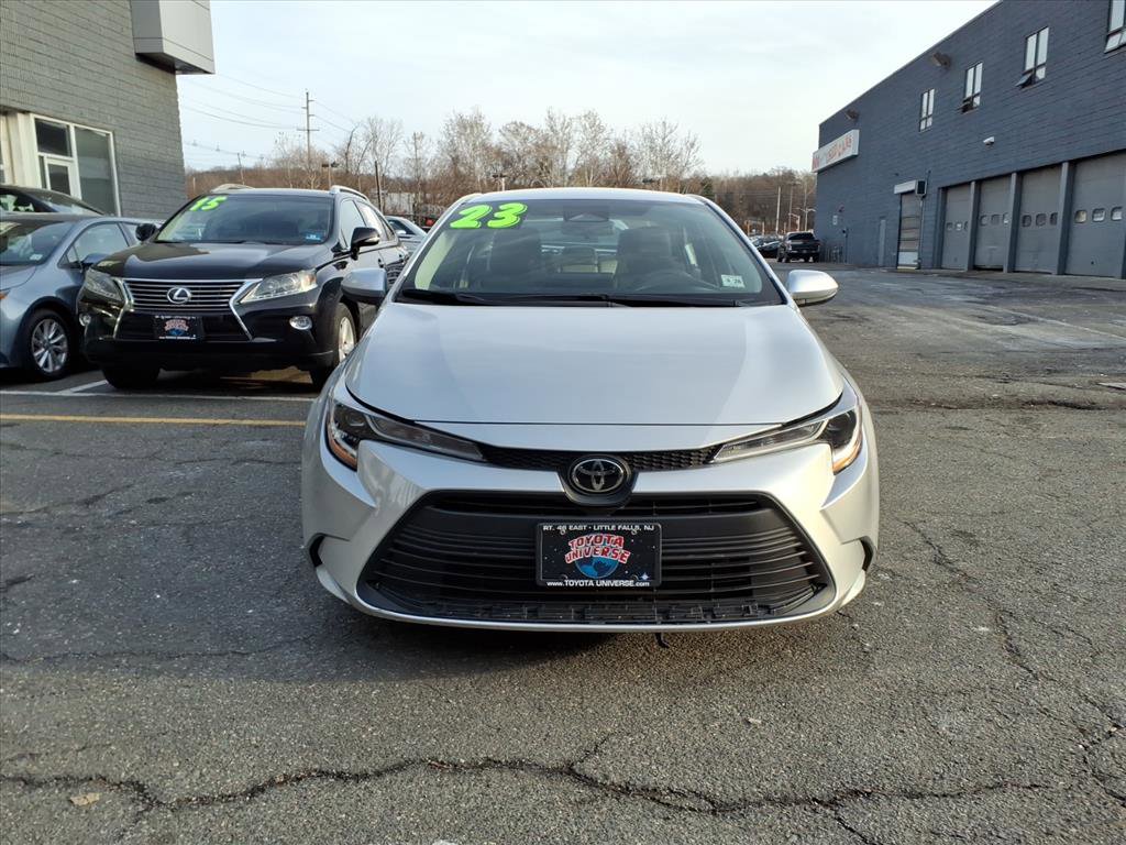 Used 2023 Toyota Corolla LE image 2