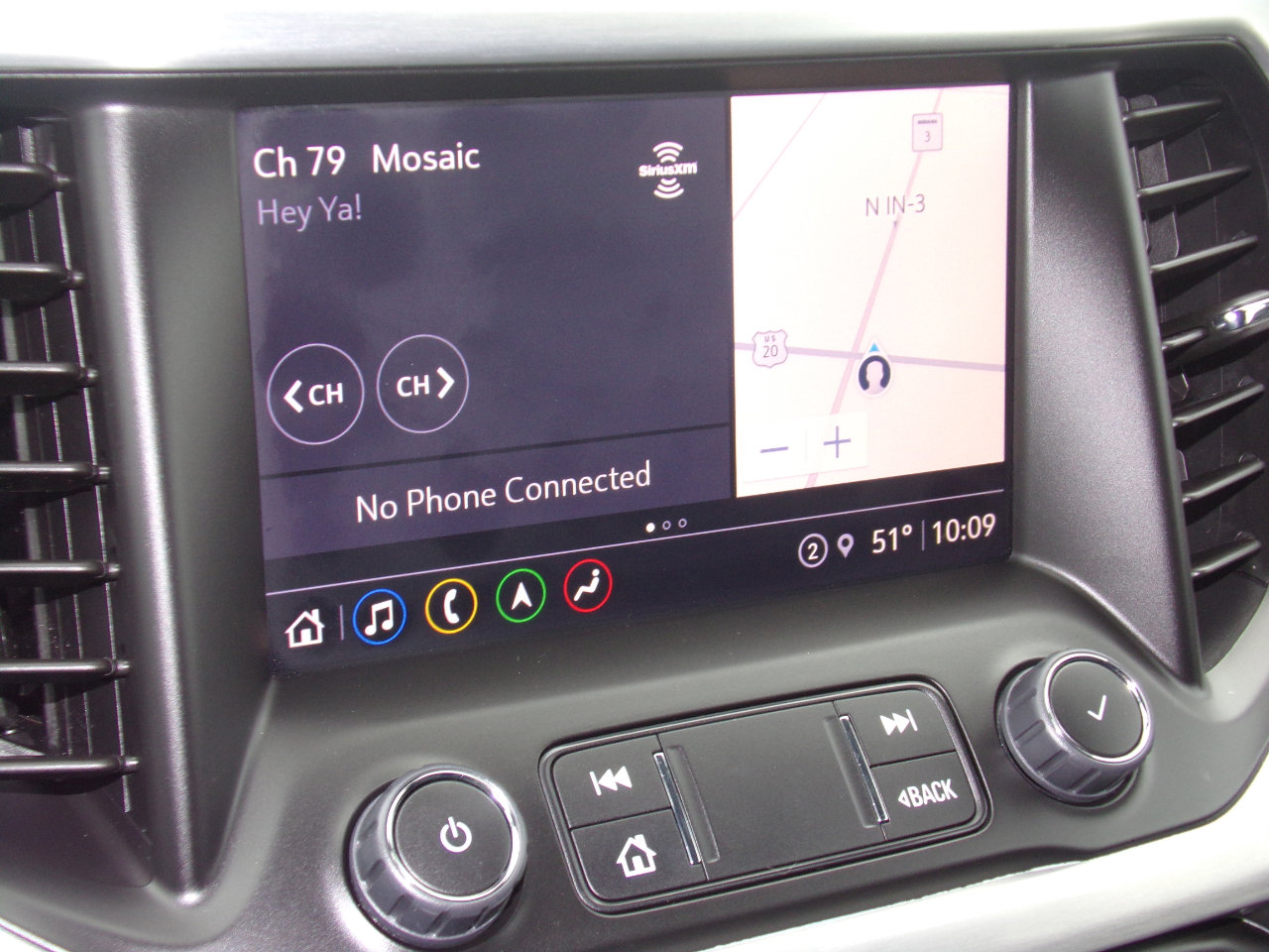 Used 2023 GMC Acadia SLE w/ Driver Convenience Package image 17