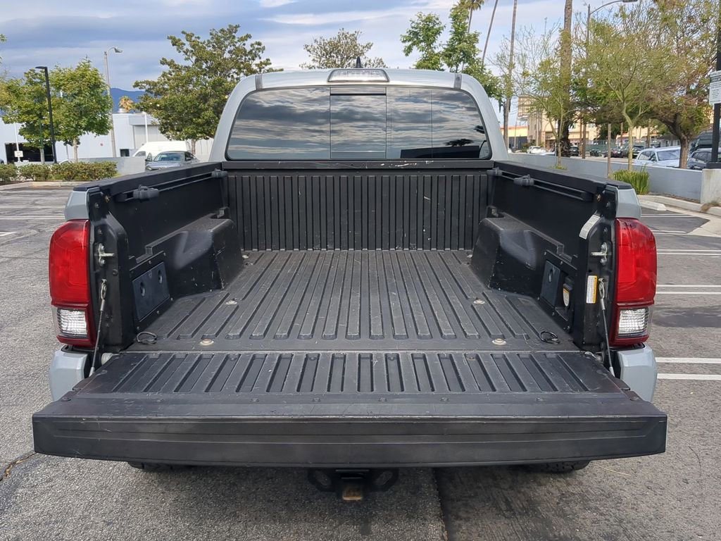 Used 2018 Toyota Tacoma TRD Sport RWD image 27