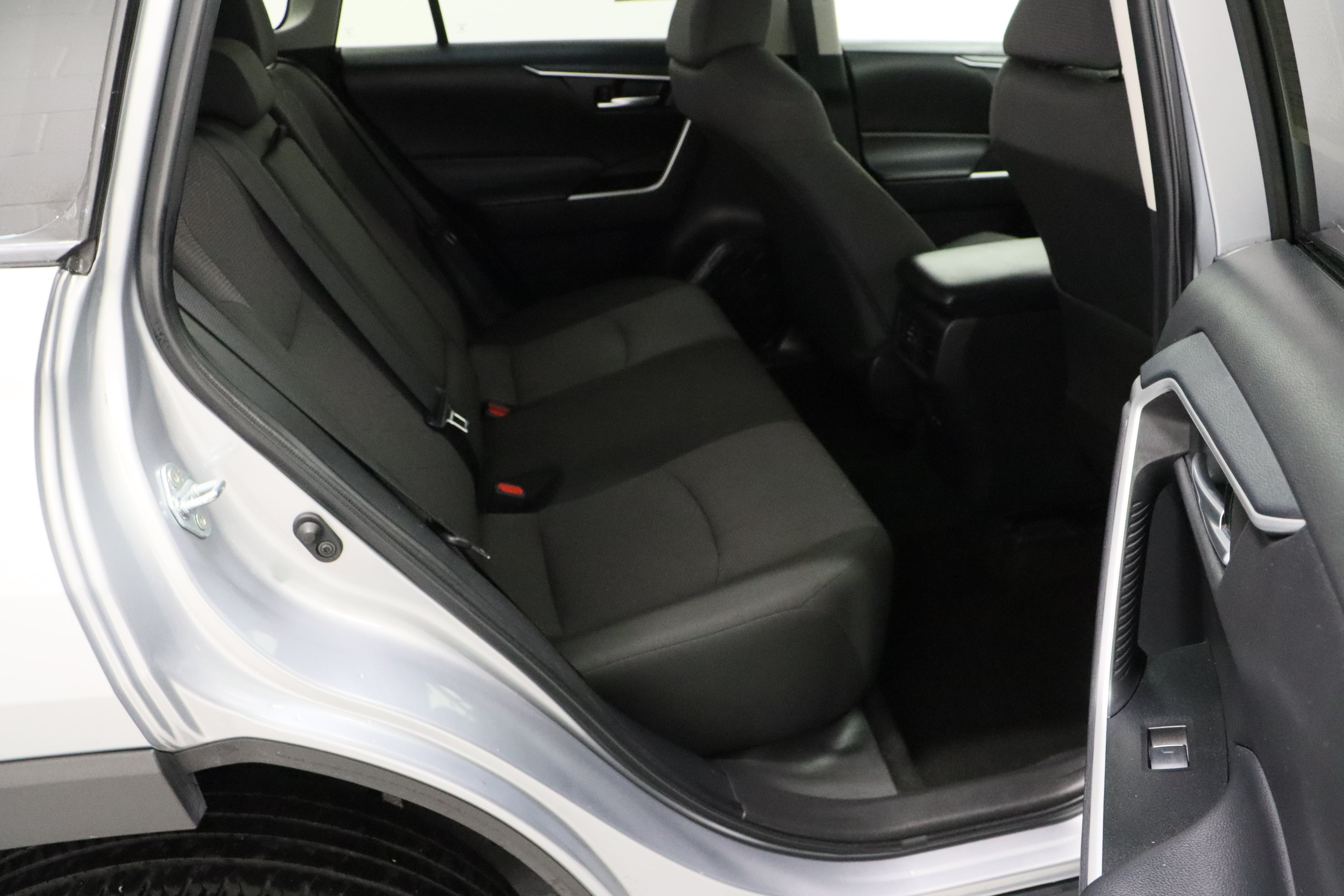 Used 2025 Toyota RAV4 XLE FWD image 34