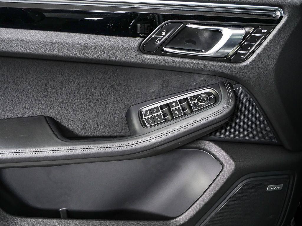 New 2026 Porsche Macan Turbo AWD/4WD image 6