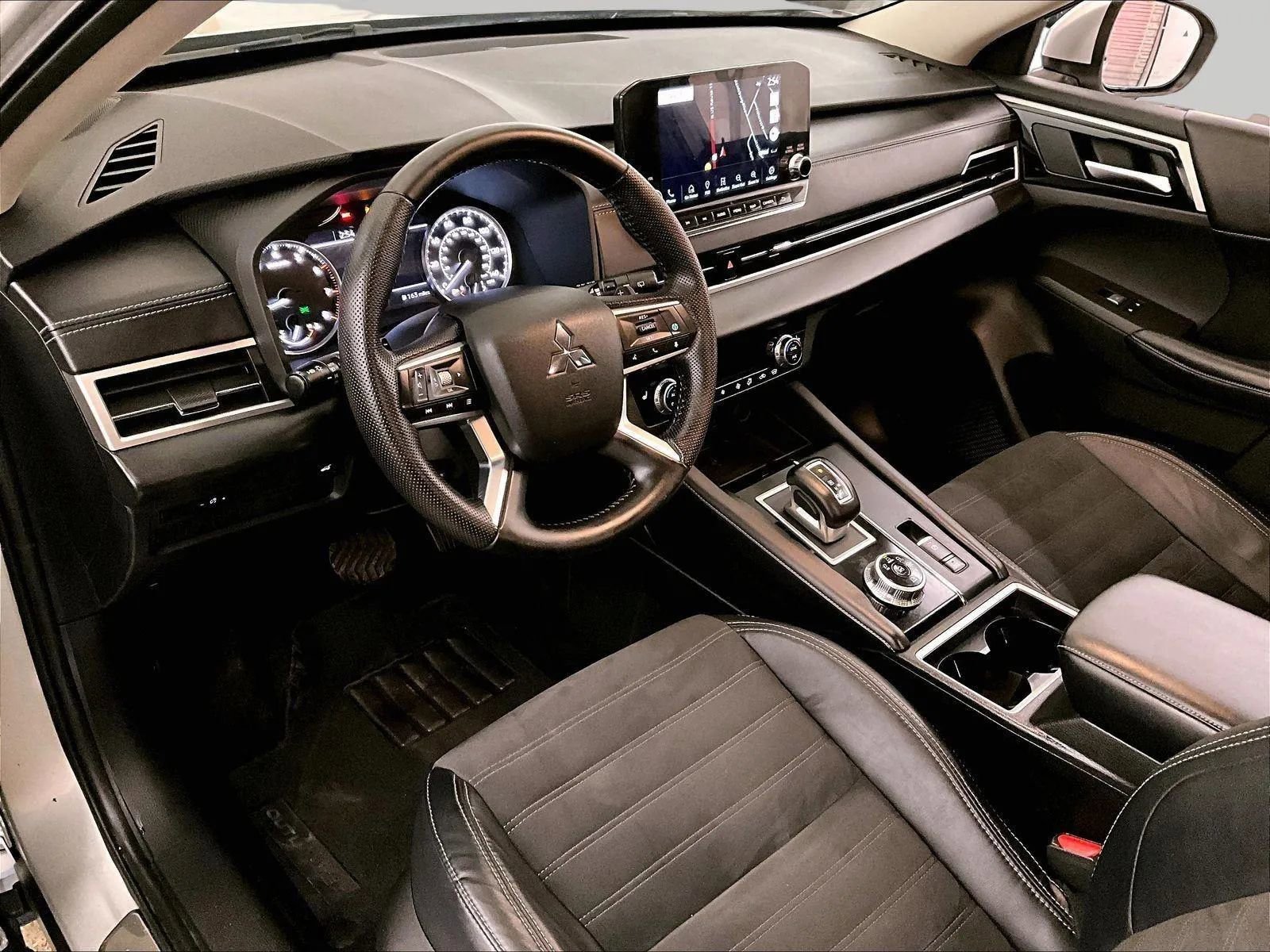 Used 2022 Mitsubishi Outlander SE image 12