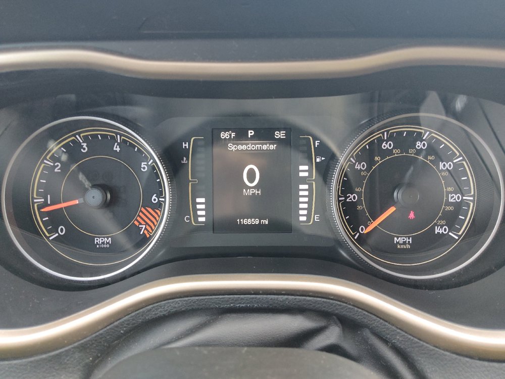 Used 2015 Jeep Cherokee Latitude w/ Cold Weather Group AWD/4WD image 23