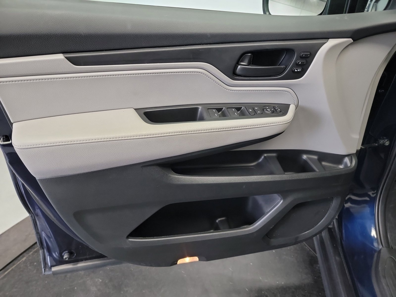 Used 2023 Honda Odyssey EX-L image 13