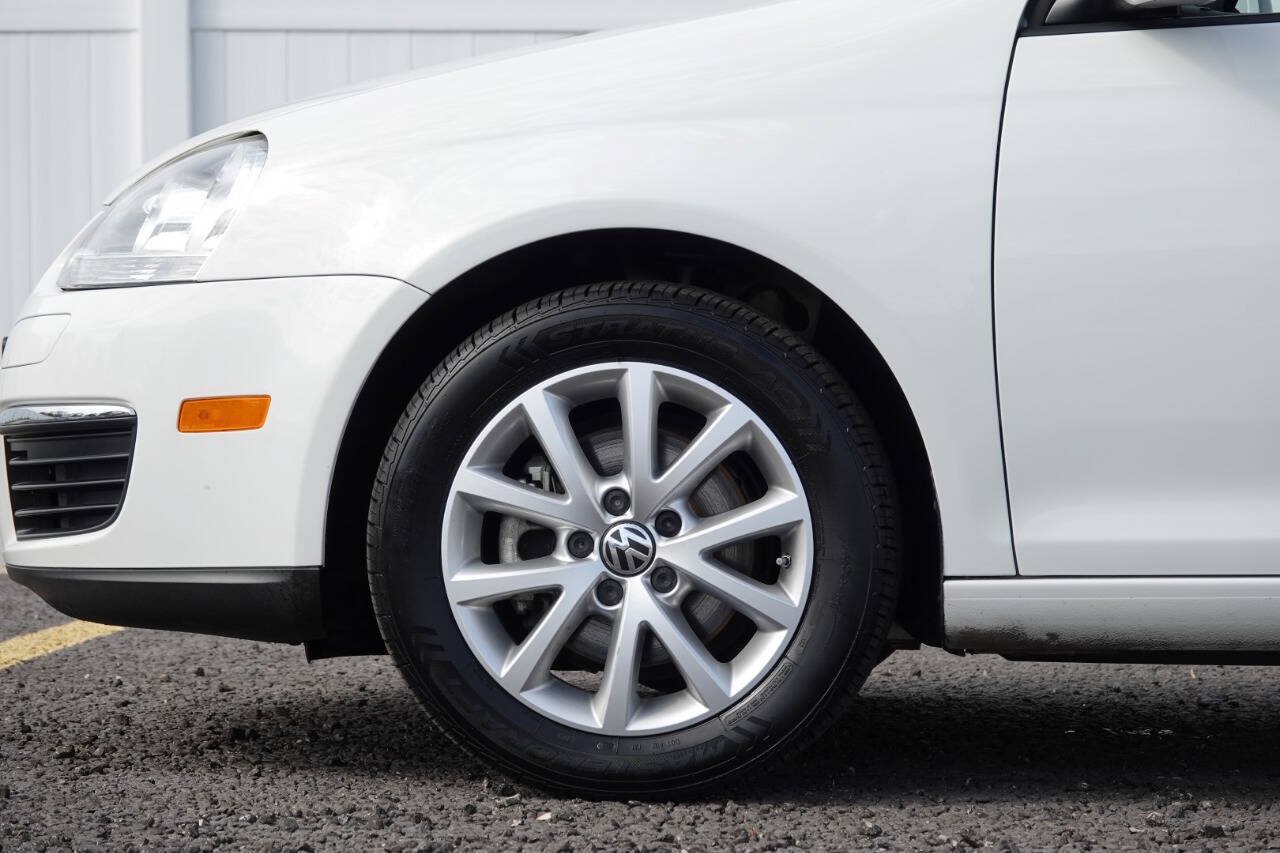 Used 2010 Volkswagen Jetta Limited Edition FWD image 18