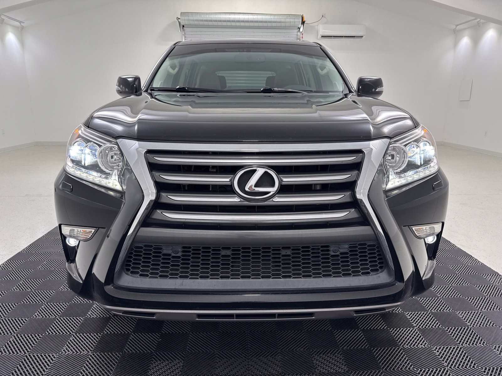 Used 2018 Lexus GX 460 Premium AWD/4WD image 2